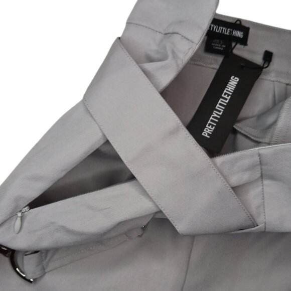 Pretty Little Thing Womens Size 0 Mini Skirt Light Gray Woven Utility Buckle - Picture 5 of 6